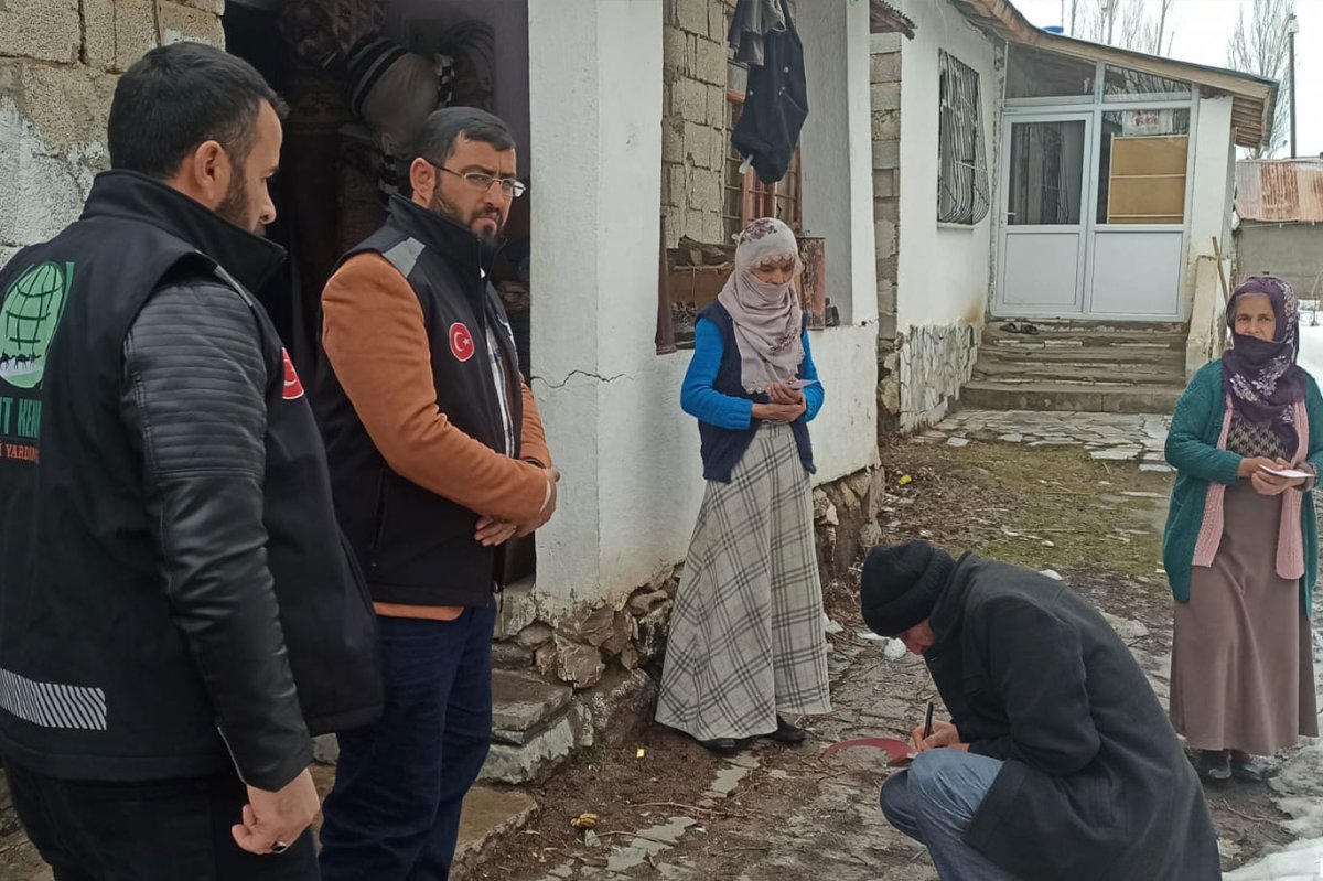 Umut Kervanı Van’da yüzleri güldürdü