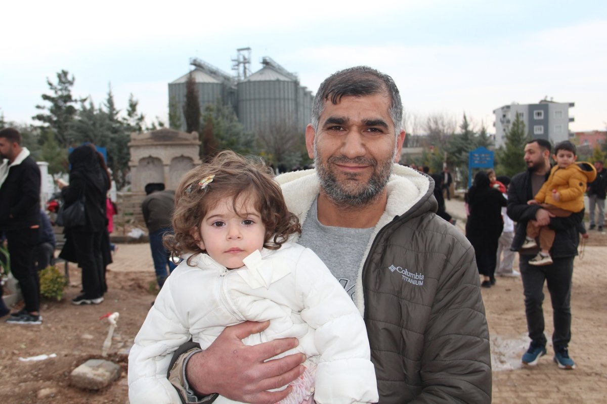 Bayram hazırlığında ilk durak mezarlıklar oldu