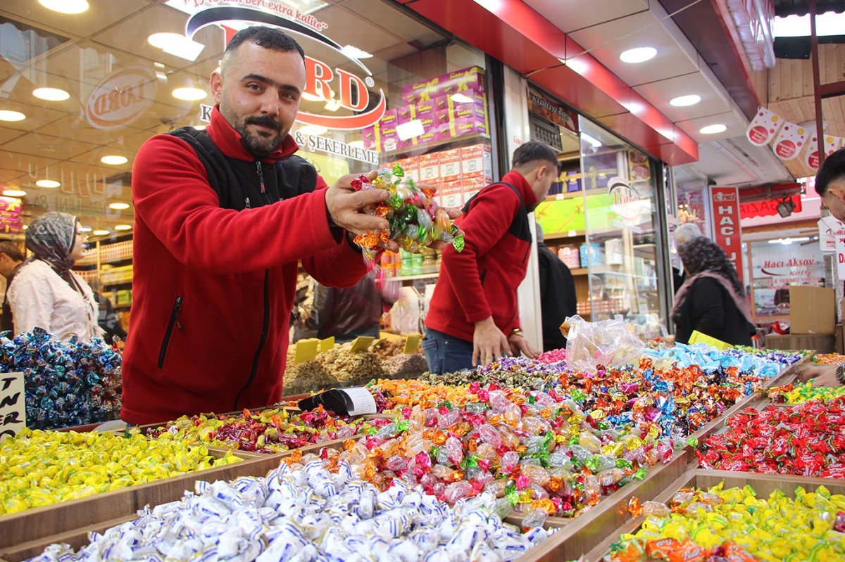 Gaziantep'te bayram öncesi çarşı ve pazarlarda yoğunluk yaşanıyor