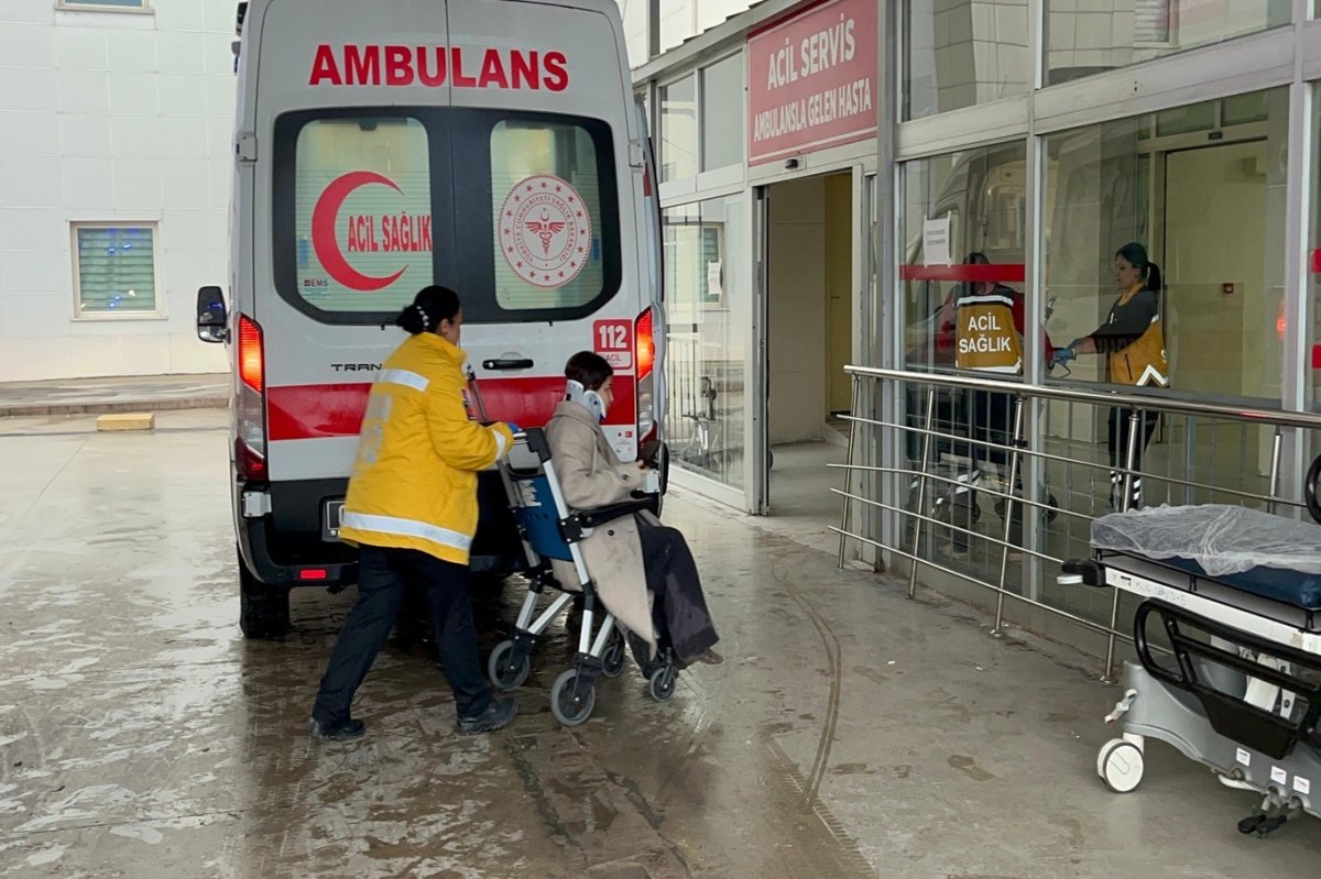 Adana’da yolcu otobüsü devrildi: 2 ölü, 19 yaralı