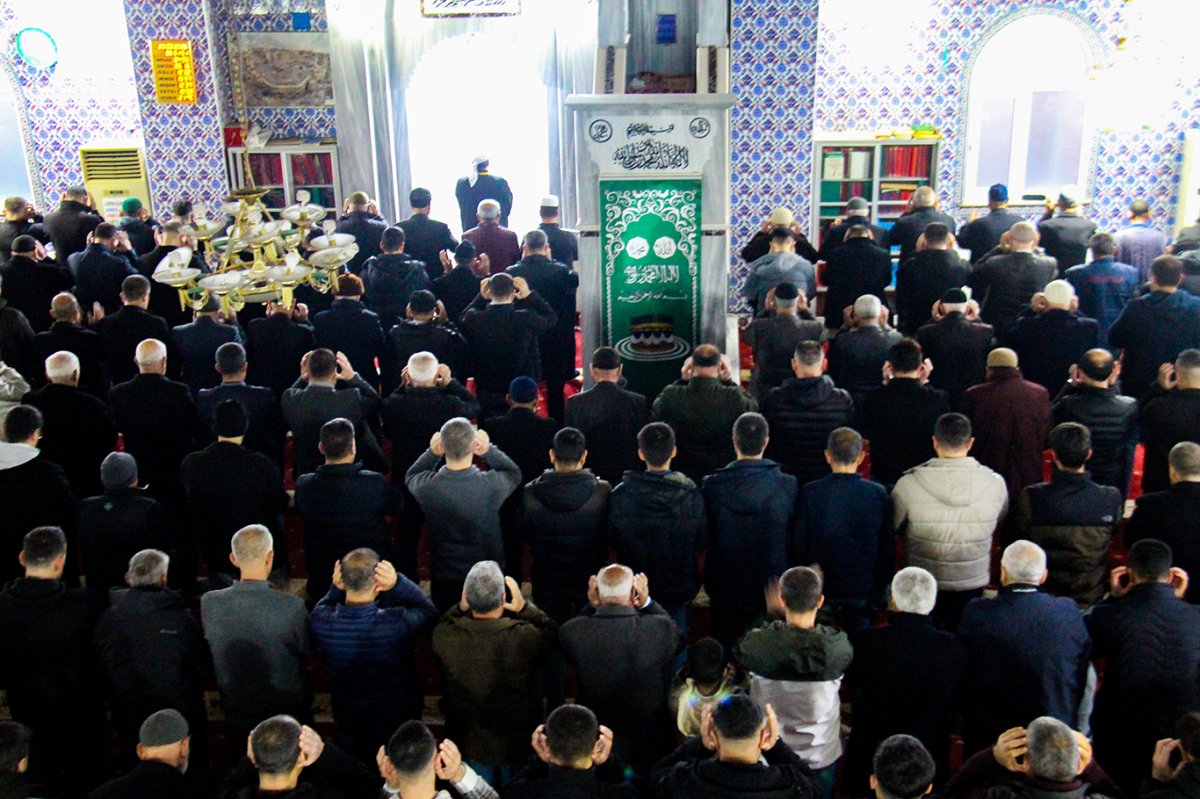 Bayram namazında Diyarbakırlılar camilere sığmadı