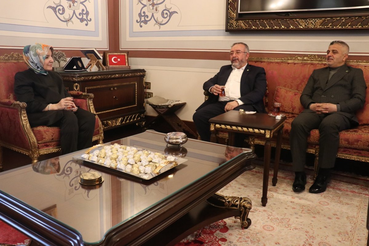 HÜDA PAR'dan Darülacezeye bayram ziyareti