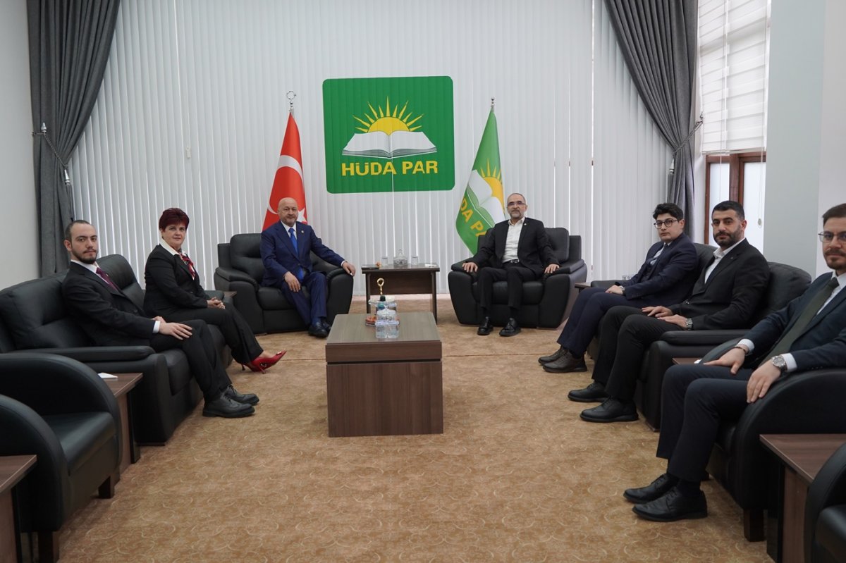 HÜDA PAR siyasi partilerle bayramlaştı