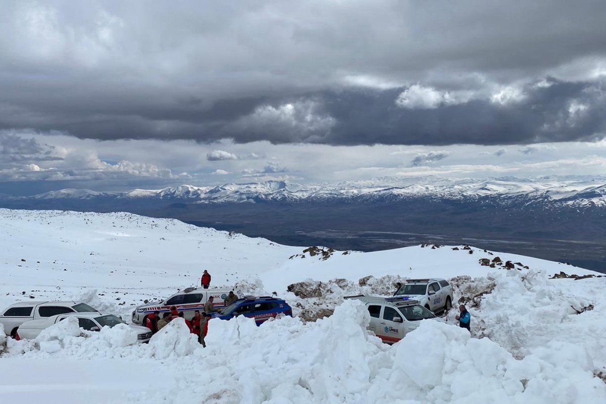Ağrı Dağı'nda kaybolan kadın dağcı için arama çalışması devam ediyor