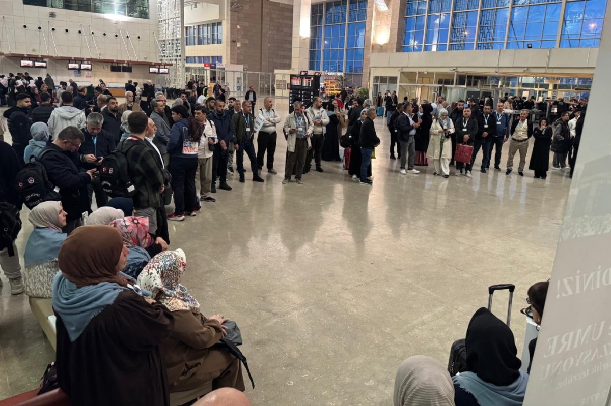 Mardin’de 47 çift dualar eşliğinde umreye uğurlandı