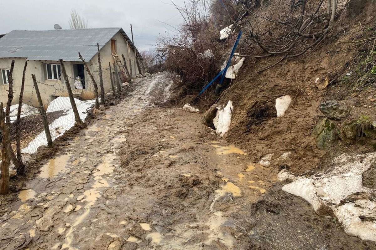Siirt’te kar ve heyelan nedeniyle yollar kapandı, mahsur kalanlar kurtarıldı