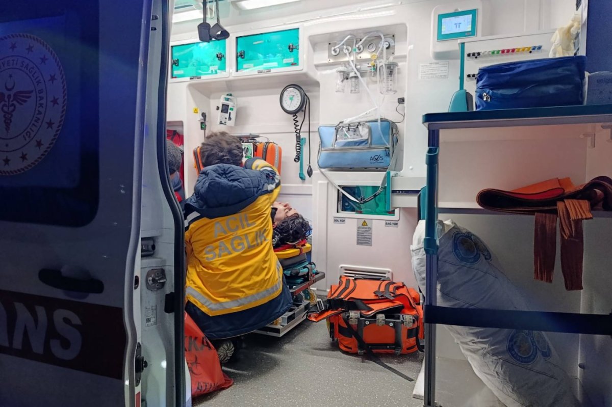 Diyarbakır'da kamyonet ile motosiklet çarpıştı: 2 yaralı