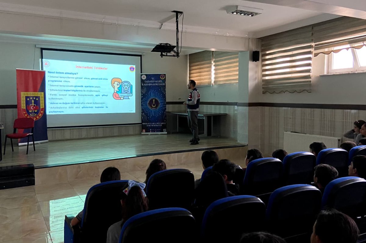 Gaziantep'te öğrenciler siber dolandırıcılığa karşı bilinçlendirildi