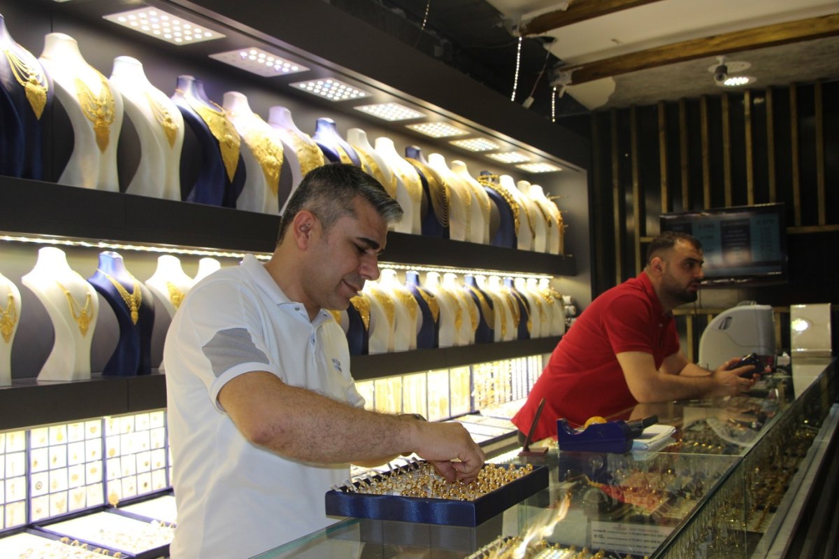 Kuyumcular: Altındaki dalgalanmalar devam edecek, şu an altın almak için iyi bir fırsat