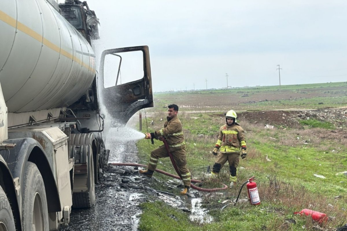 Cizre’de seyir halindeki tanker alev topuna döndü