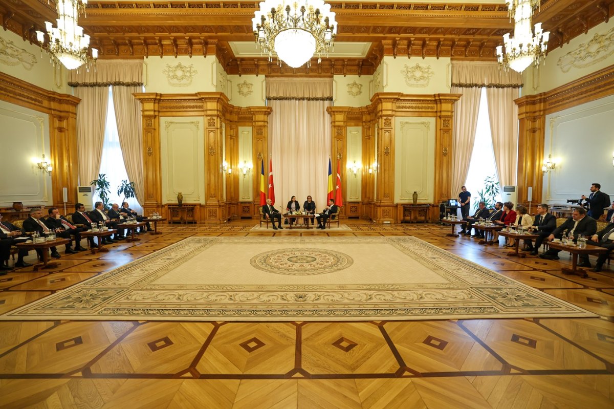 TBMM Başkanı Kurtulmuş, Bükreş’te Romanya Senato Başkanı Abrudean ile görüştü