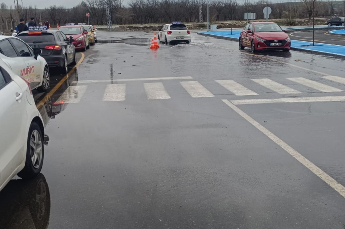 Batman Çayı taştı, Sürücü Akademisi'ni su bastı