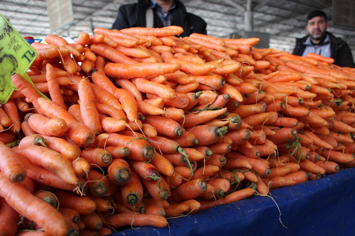 Pazarcı esnafı: Akaryakıta gelen zam ve nakliye ücretlerinin artışı ürün fiyatlarının yükselmesine yol açtı