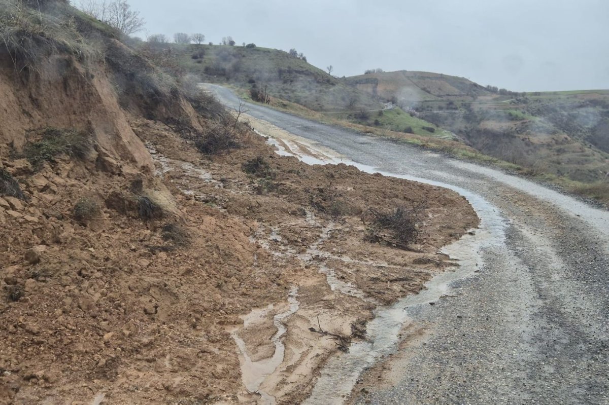 Siirt’te yaşanan olumsuz hava şartlarına karşı ekipler sahada