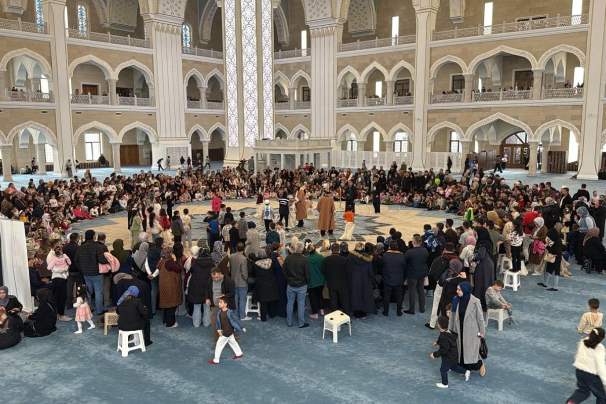 Gaziantep’te çocuklar camide buluştu