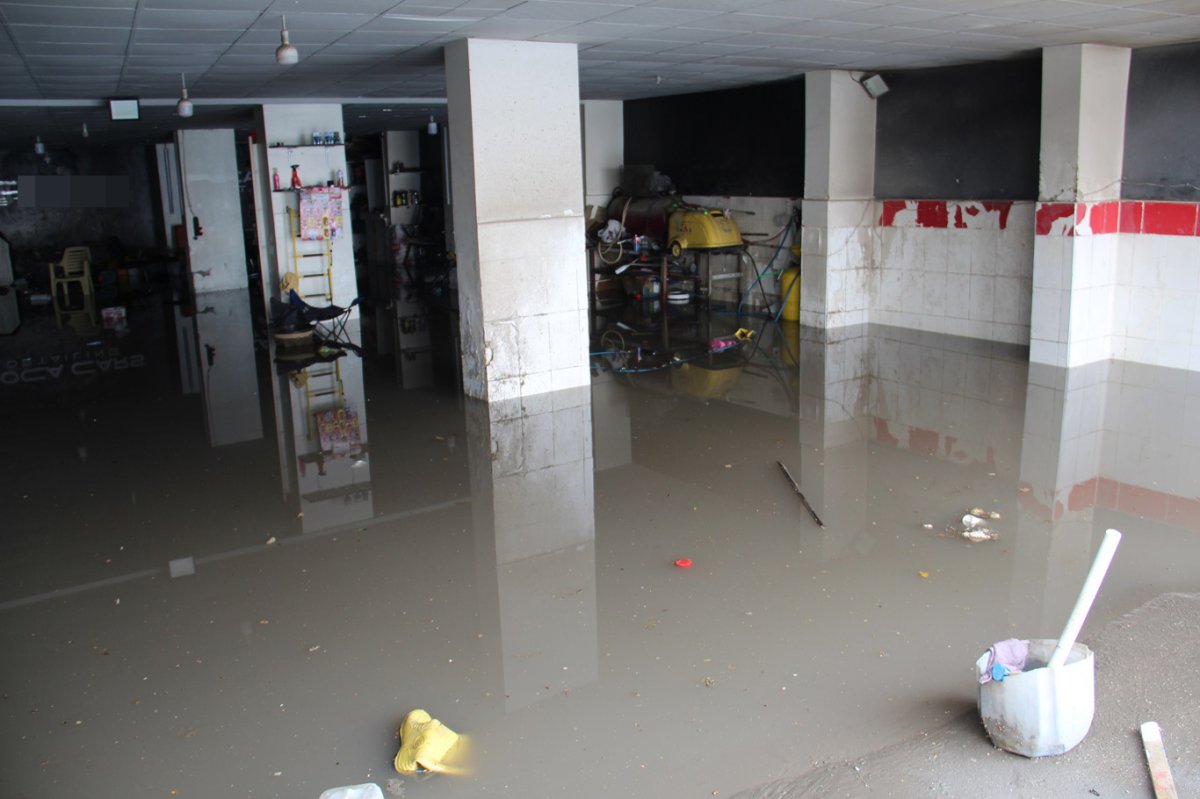 Esnaf altyapı sorununa tepkili: Her yağmurda aynı mağduriyeti yaşıyoruz