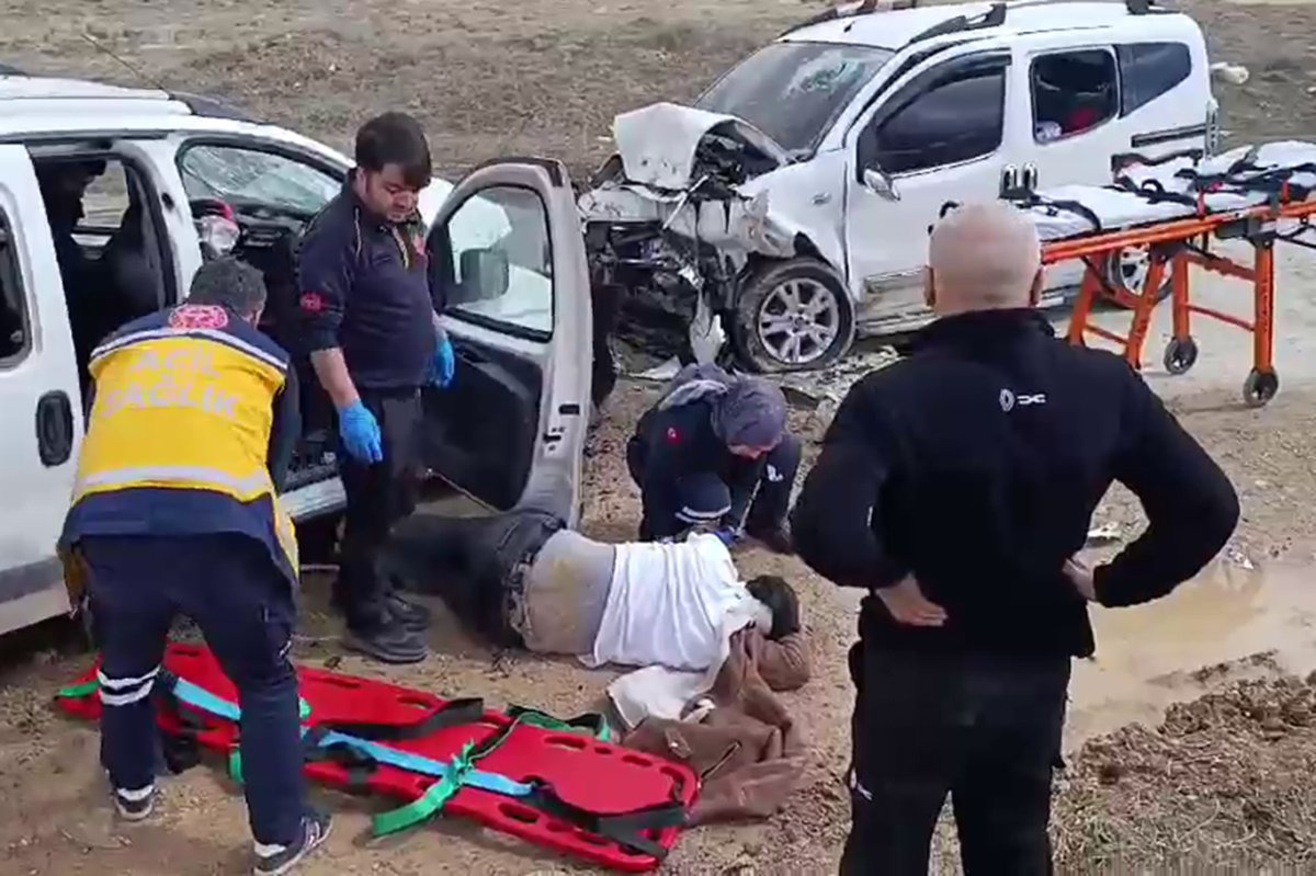 Malatya'da araçlar kafa kafaya çarpıştı: 4 yaralı