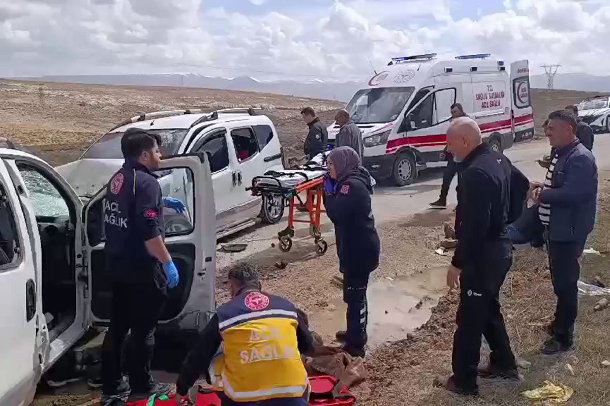 Malatya'da araçlar kafa kafaya çarpıştı: 4 yaralı