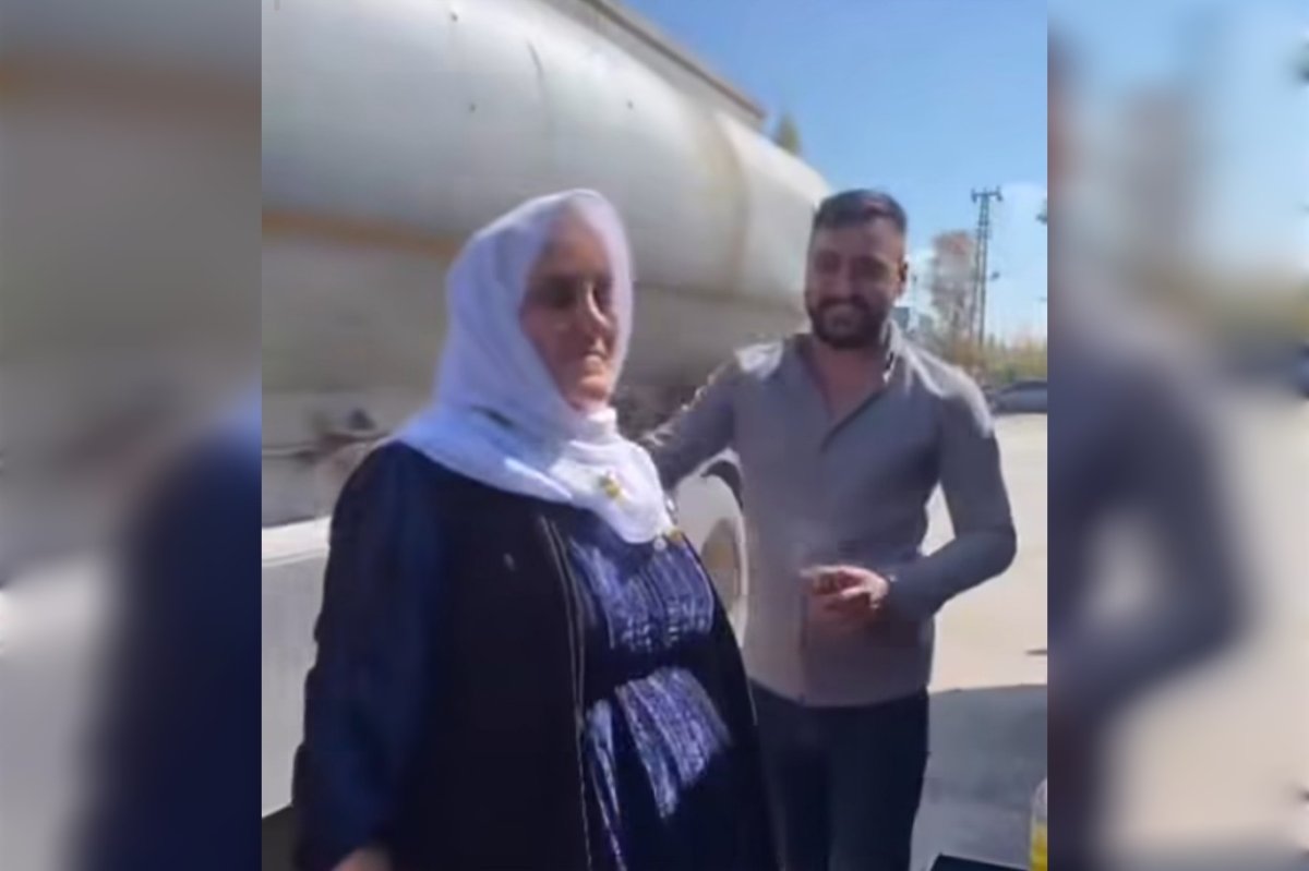 Mardin’de günlerdir yük bekleyen tanker şoförü ailesinden ziyaret: Yol kenarında kurulan sofrada hasret giderildi
