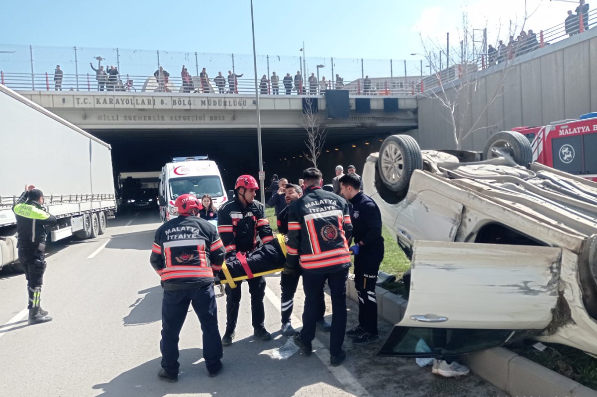 Malatya'da kontrolden çıkan otomobil ters döndü: 1 yaralı