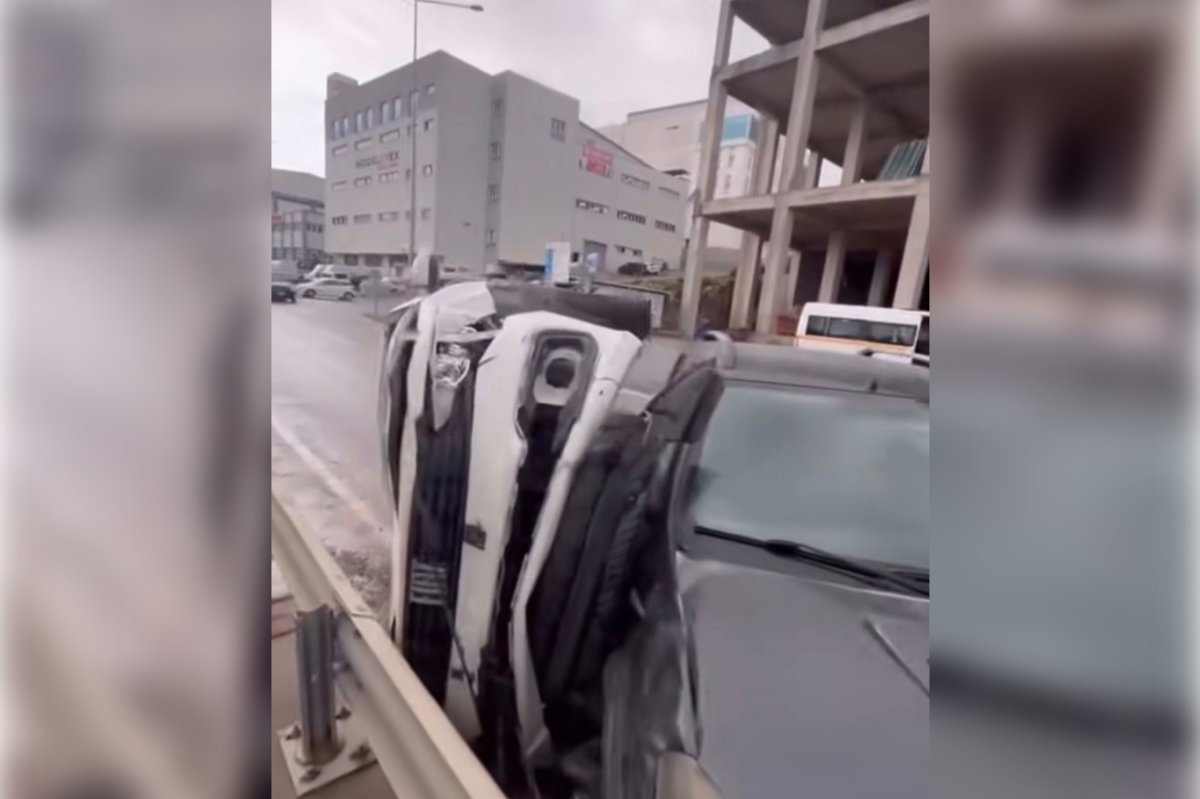 İzmir'de araç takla attı, sürücü hastaneye kaldırıldı