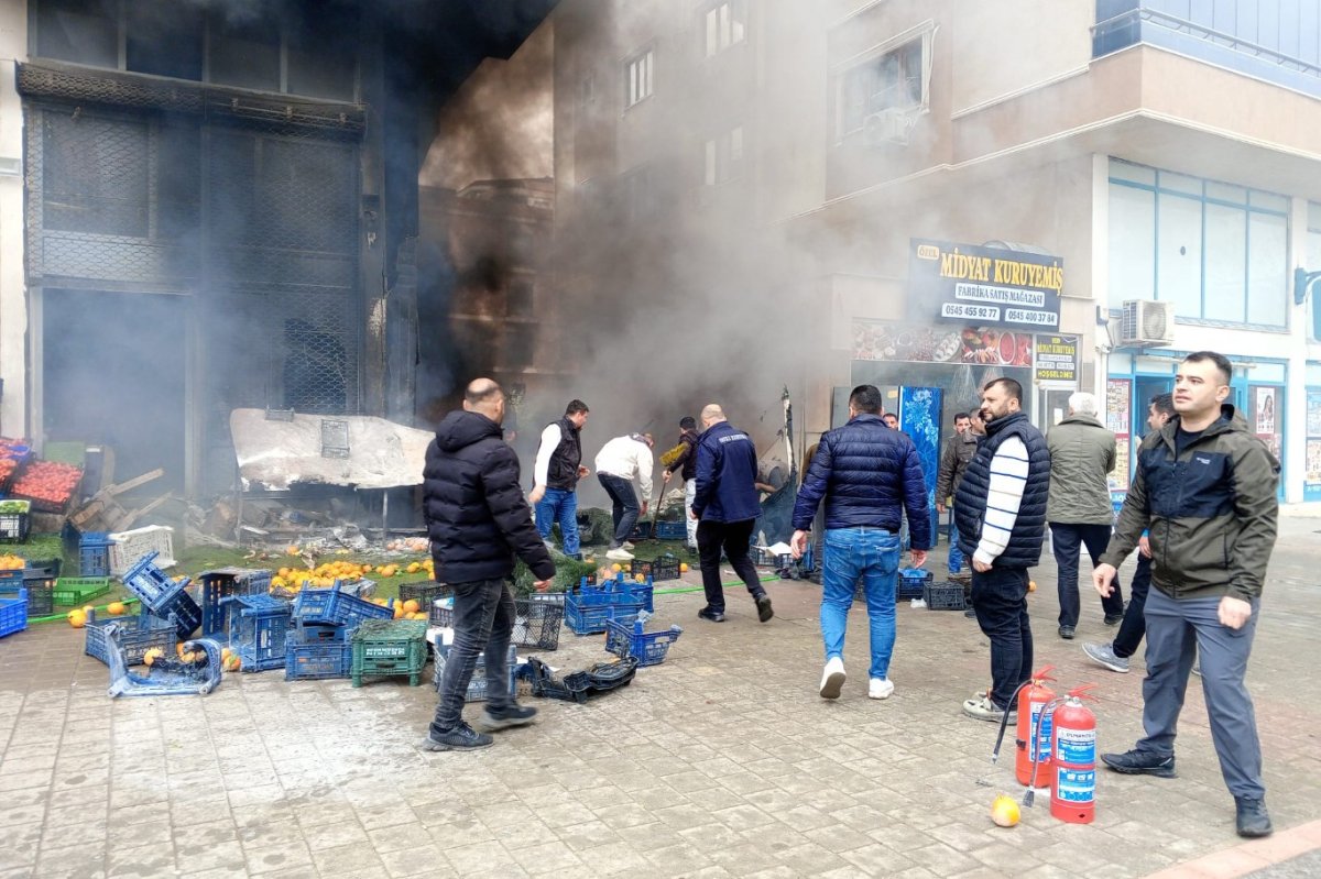 Mardin’de manavda çıkan yangın söndürüldü
