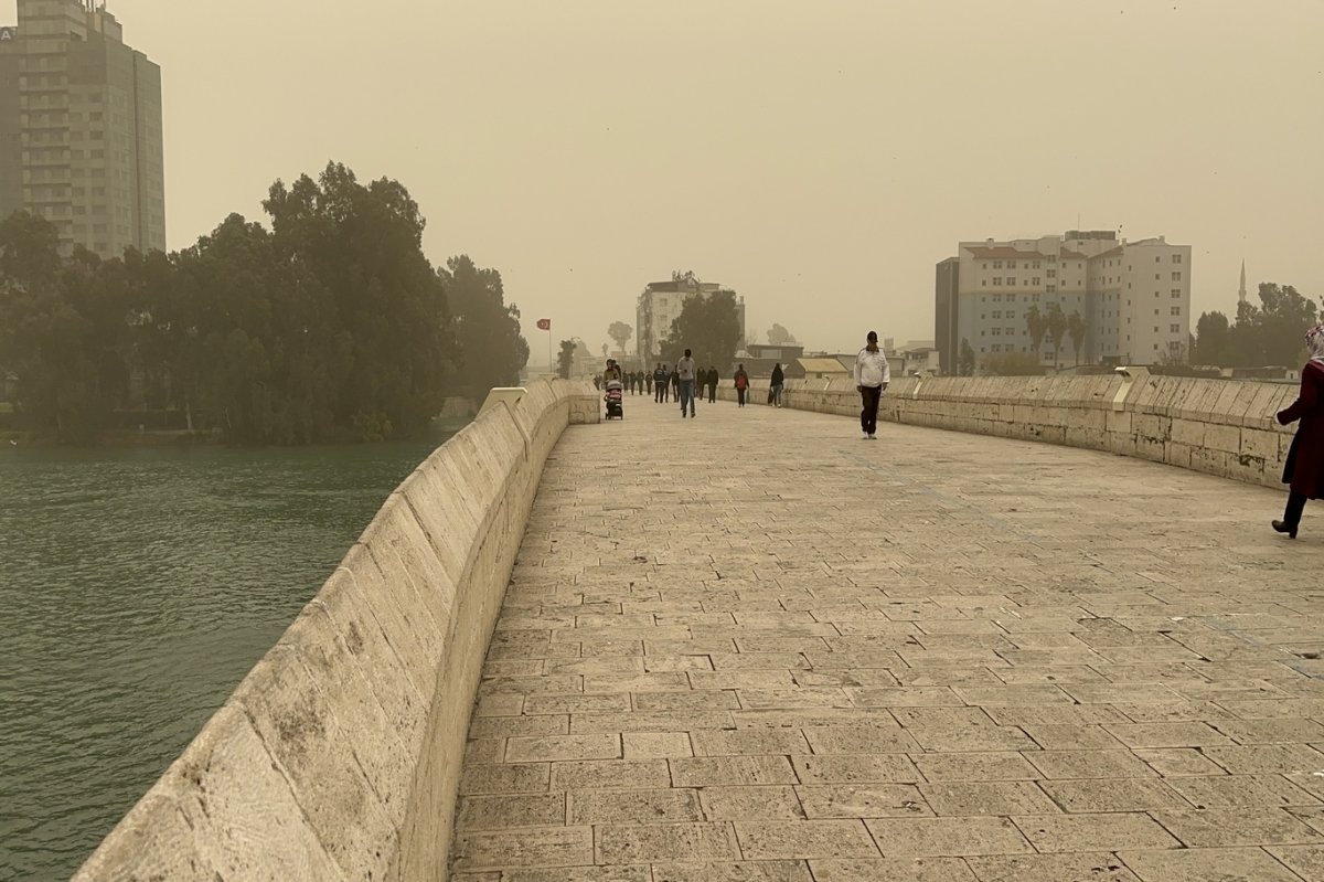 Libya kaynaklı toz fırtınası Adana’yı etkisi altına aldı