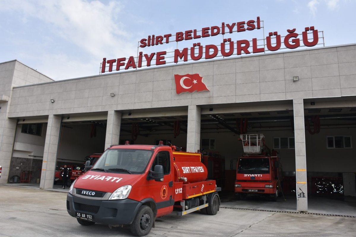 Siirt’te dar sokaklara yönelik özel itfaiye aracı hizmete girdi