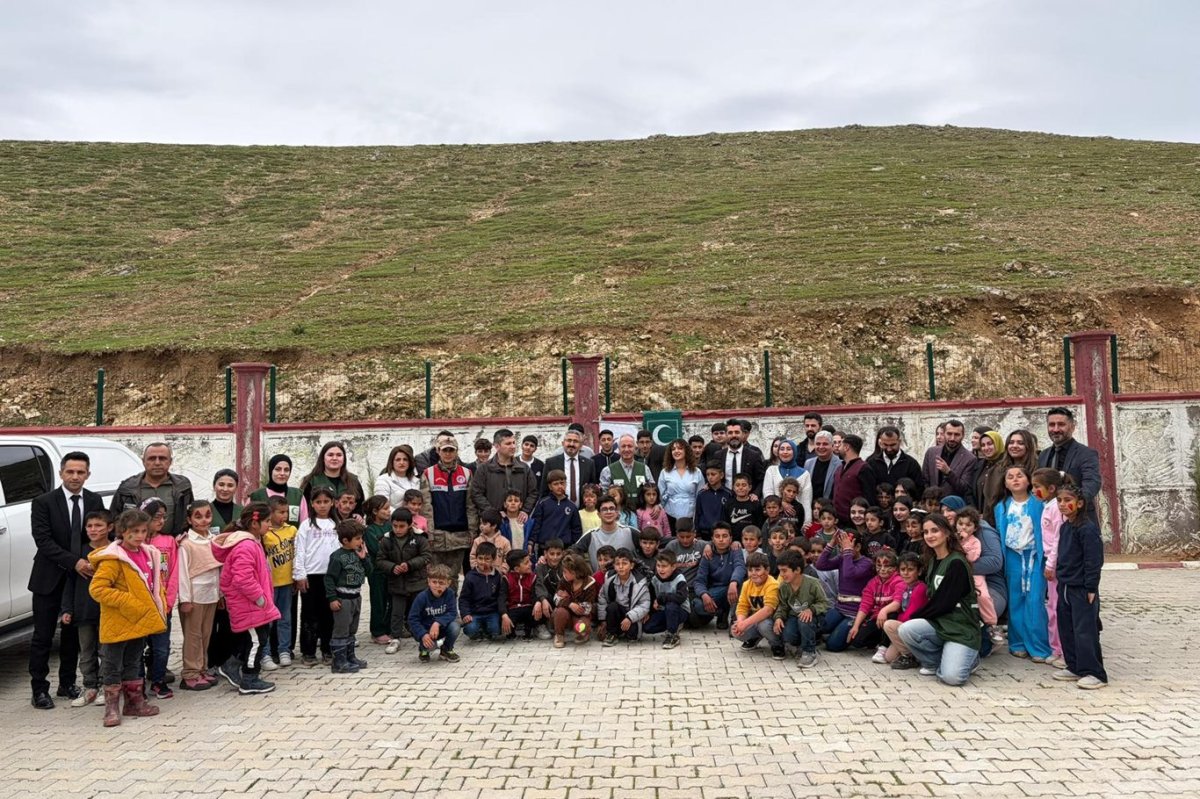 Siirt’te köy okuluna anlamlı ziyaret