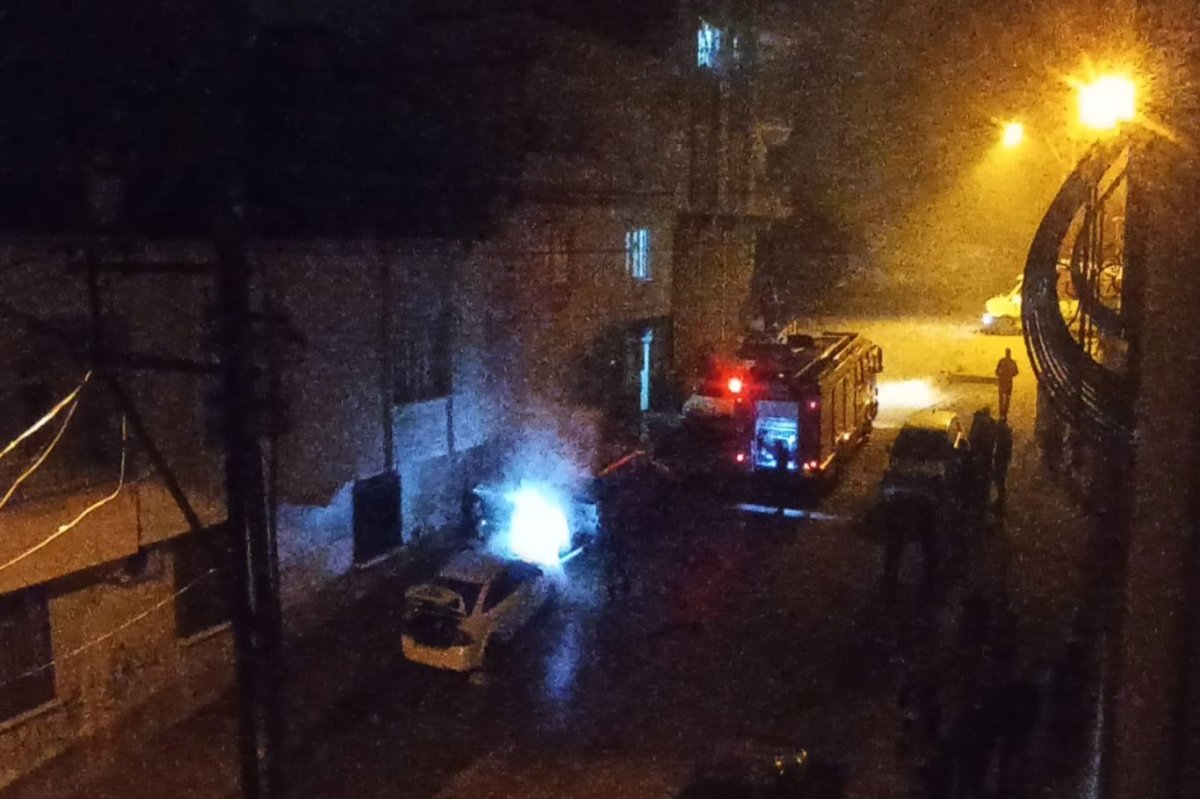 Gaziantep'te park halindeki araç alev aldı