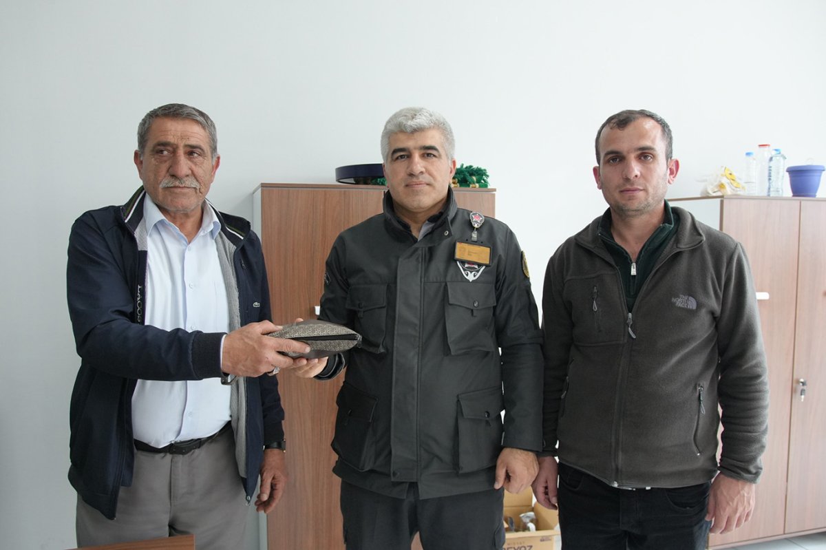 Toplu taşımada unutulan altın dolu çanta sahibine ulaştırıldı