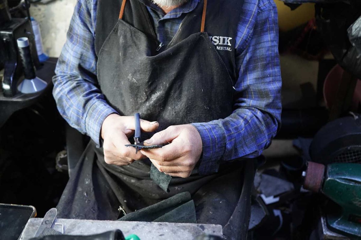 Bir ömür aynı tezgahta: Mehmet Usta 54 yıldır ayakkabı tamir ediyor