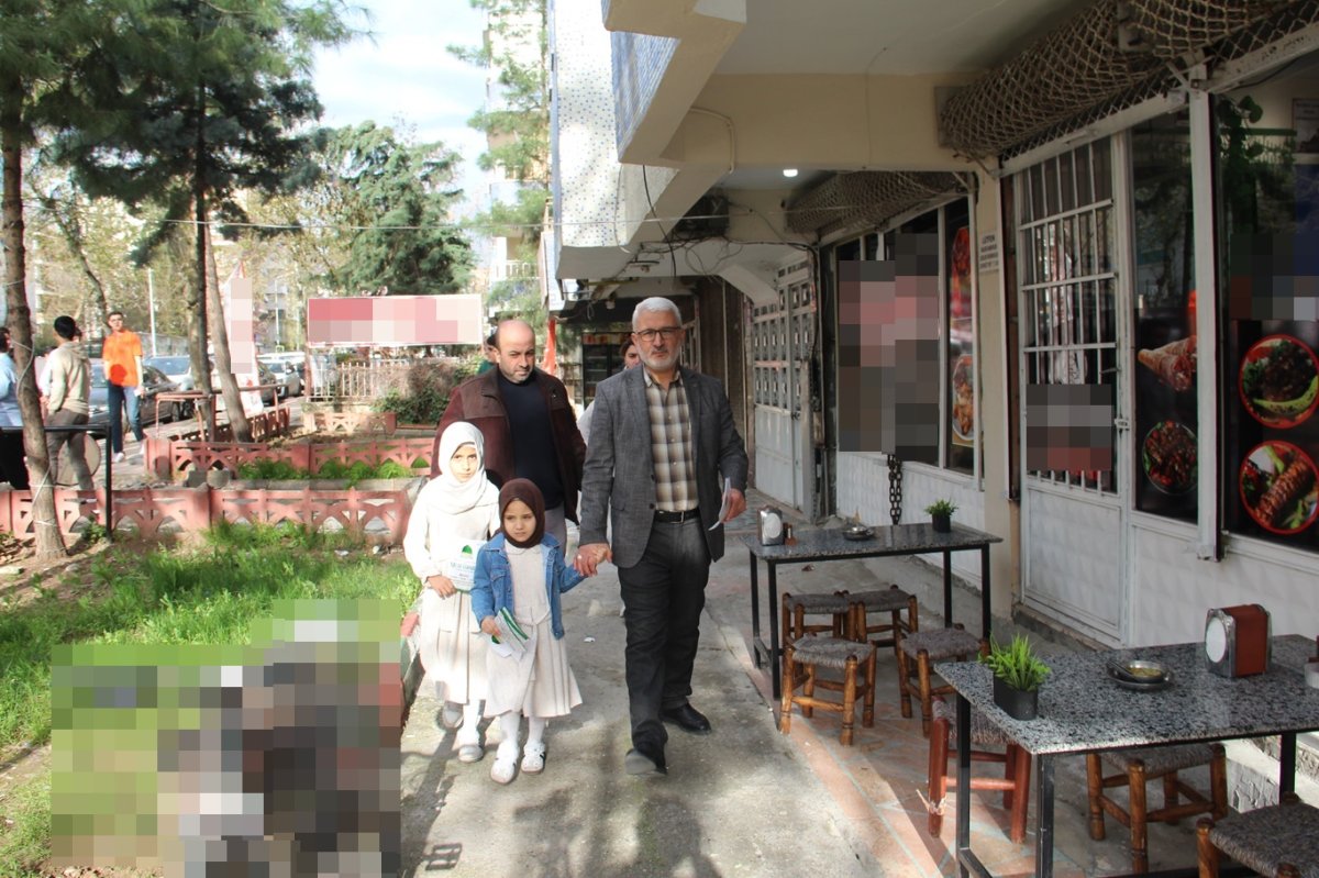 Mevlid'i Nebi etkinliği öncesi Batman'da davet broşürleri kapı kapı dağıtılıyor