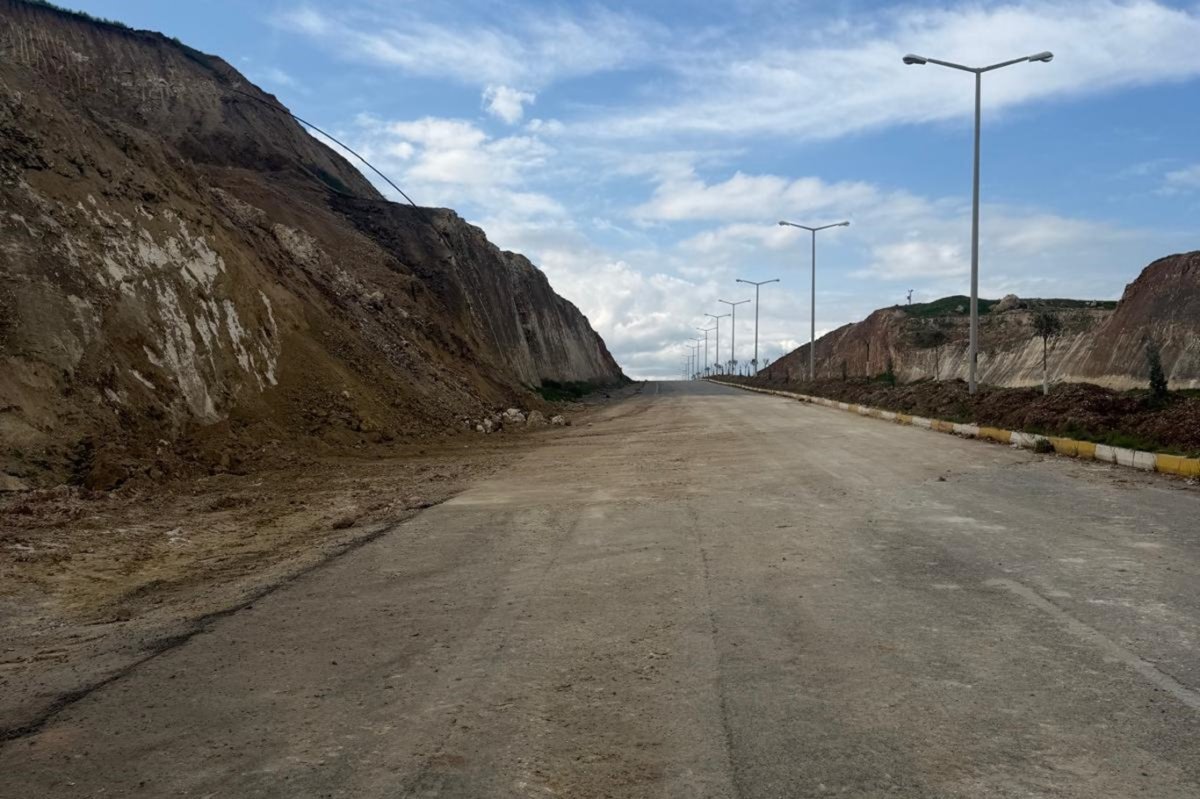 Batman'da heyelan sonrası kapanan yol yeniden ulaşıma açıldı