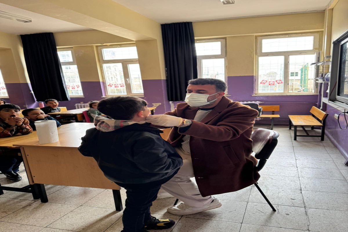 Diyarbakır’da öğrencilere ağız ve diş sağlığı taraması