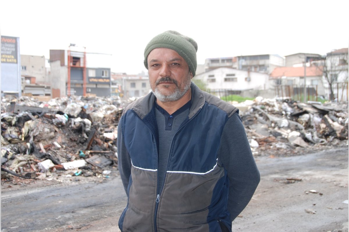 Buca’da futbol sahası büyüklüğünde çöp yığını: Her gün yanıyor, itfaiye müdahale ediyor