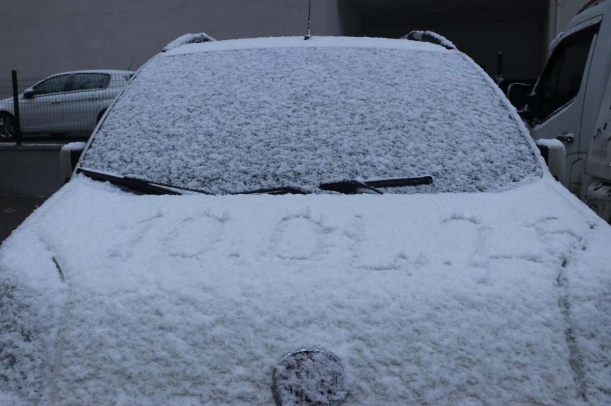 Ankara’da nisan ayında sürpriz kar yağışı