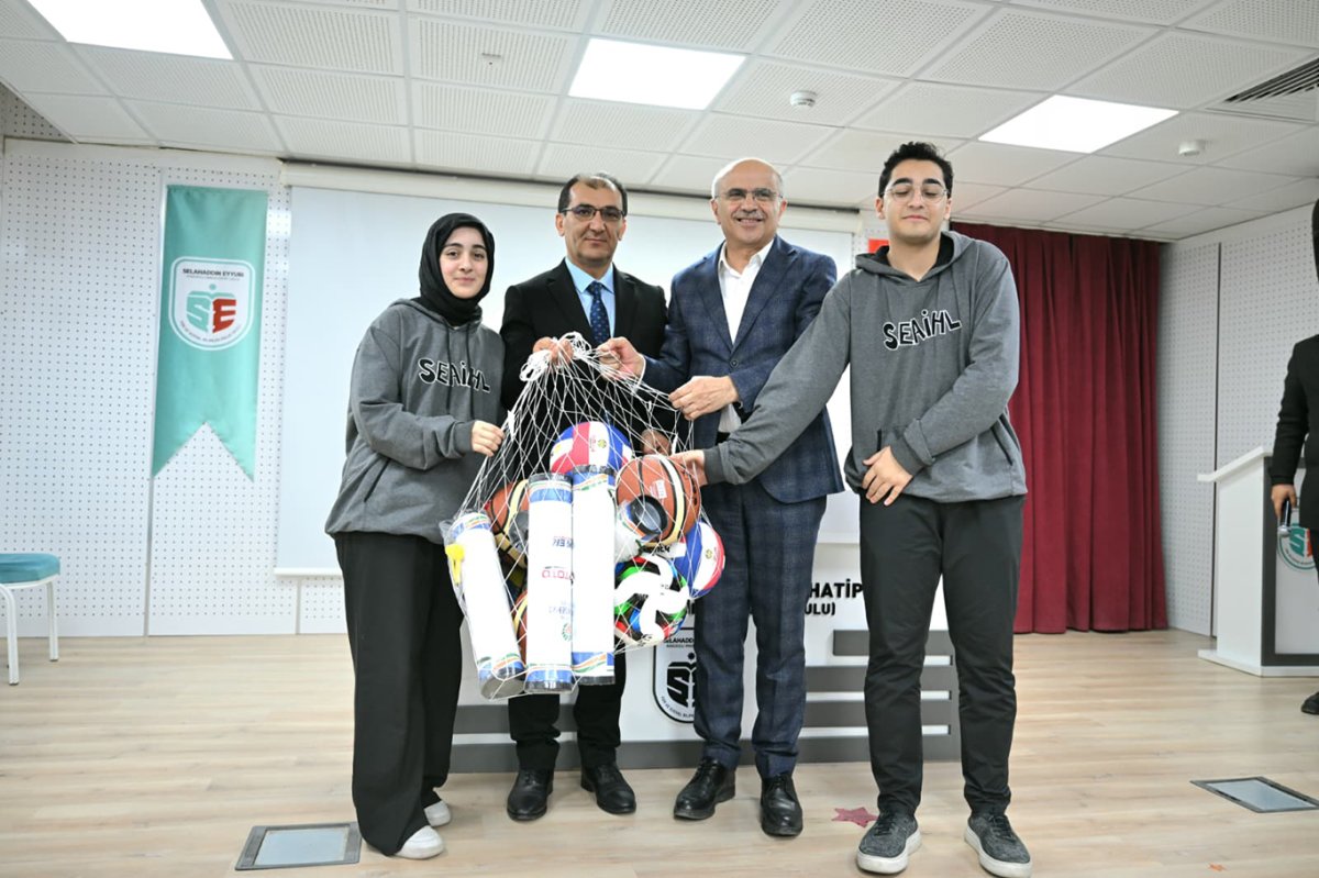 Belediye Başkanı Er, öğrencilerle söyleşide bir araya geldi