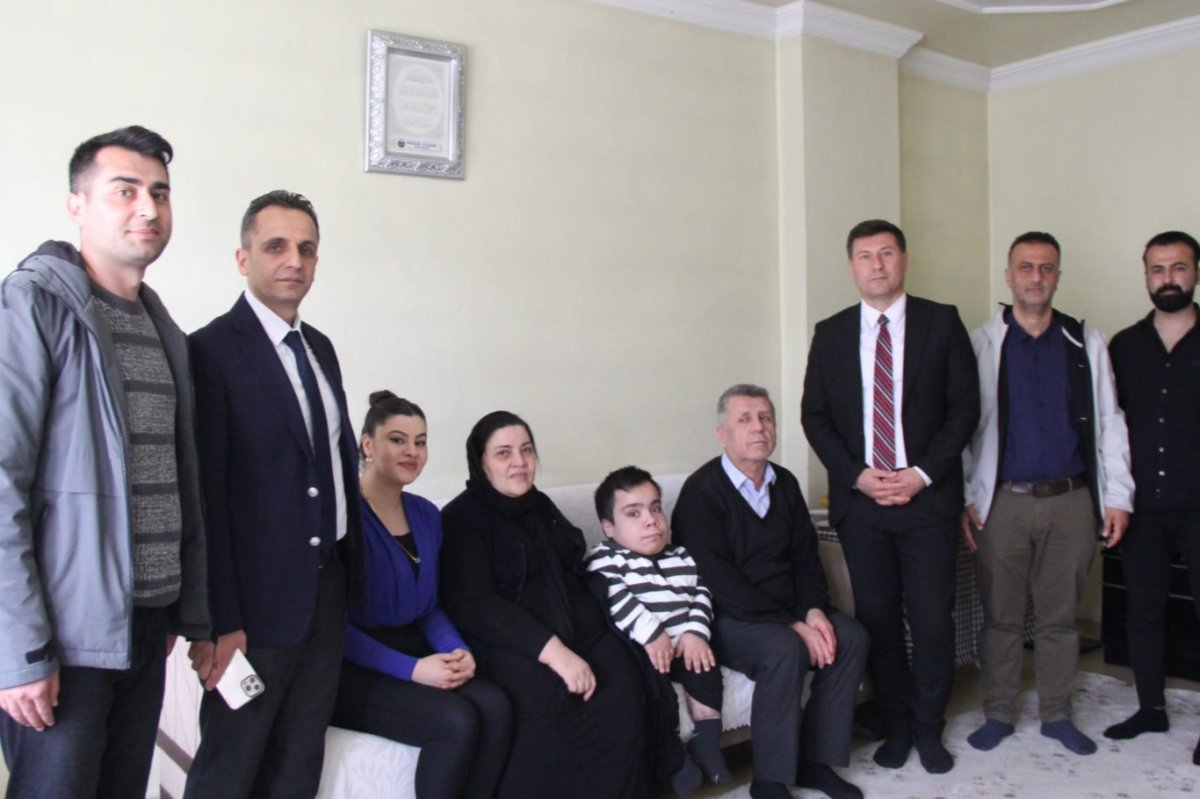 Cizre’de özel gereksinimli öğrencilere evde ziyaret