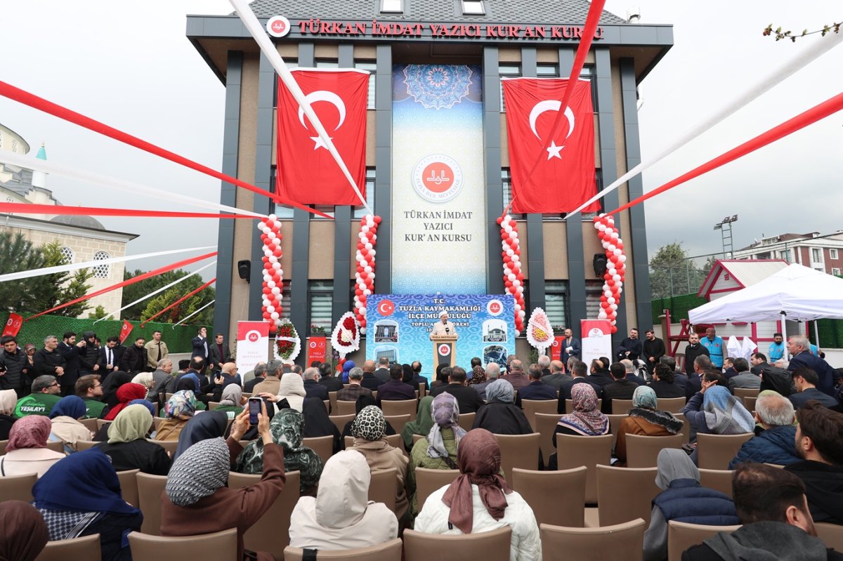 İstanbul'da 3 cami ve 2 Kur'an kursu dualarla açıldı