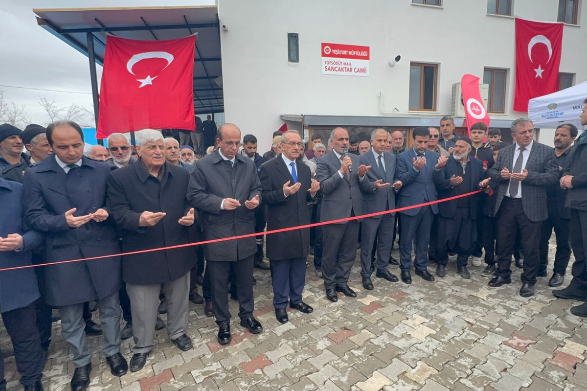Malatya'da yapımı tamamlanan Sancaktar Camii ibadete açıldı