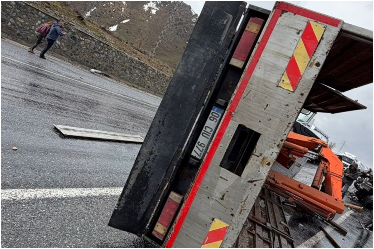 Bitlis-Van yolunda feci kaza: Biri ağır 3 yaralı