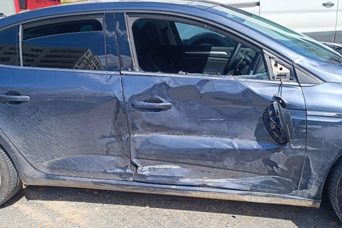 Mardin’de motosiklet otomobile çarptı: 3 yaralı