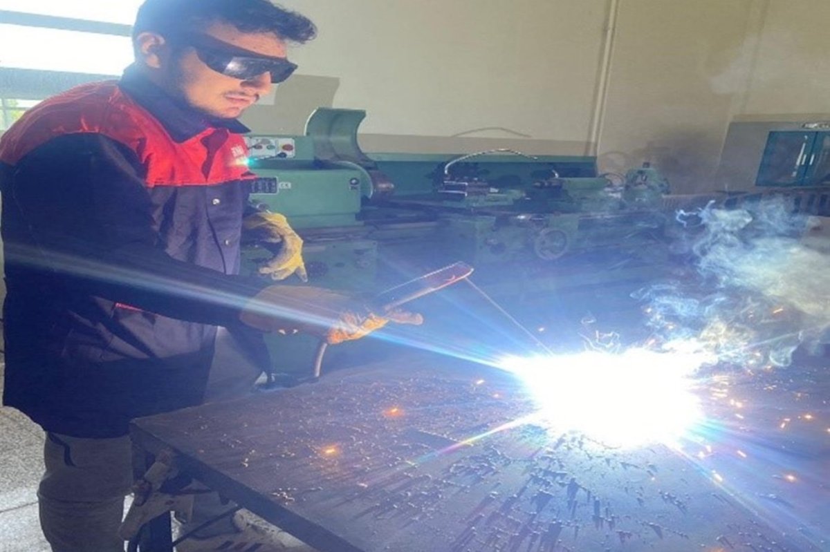 Siirt’te mesleki eğitim: Öğrenciler mezun olmadan iş sahibi oluyor