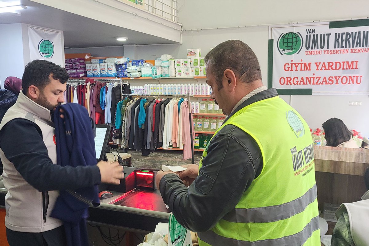 Umut Kervanı Van'da 350 aileye yardım dağıttı