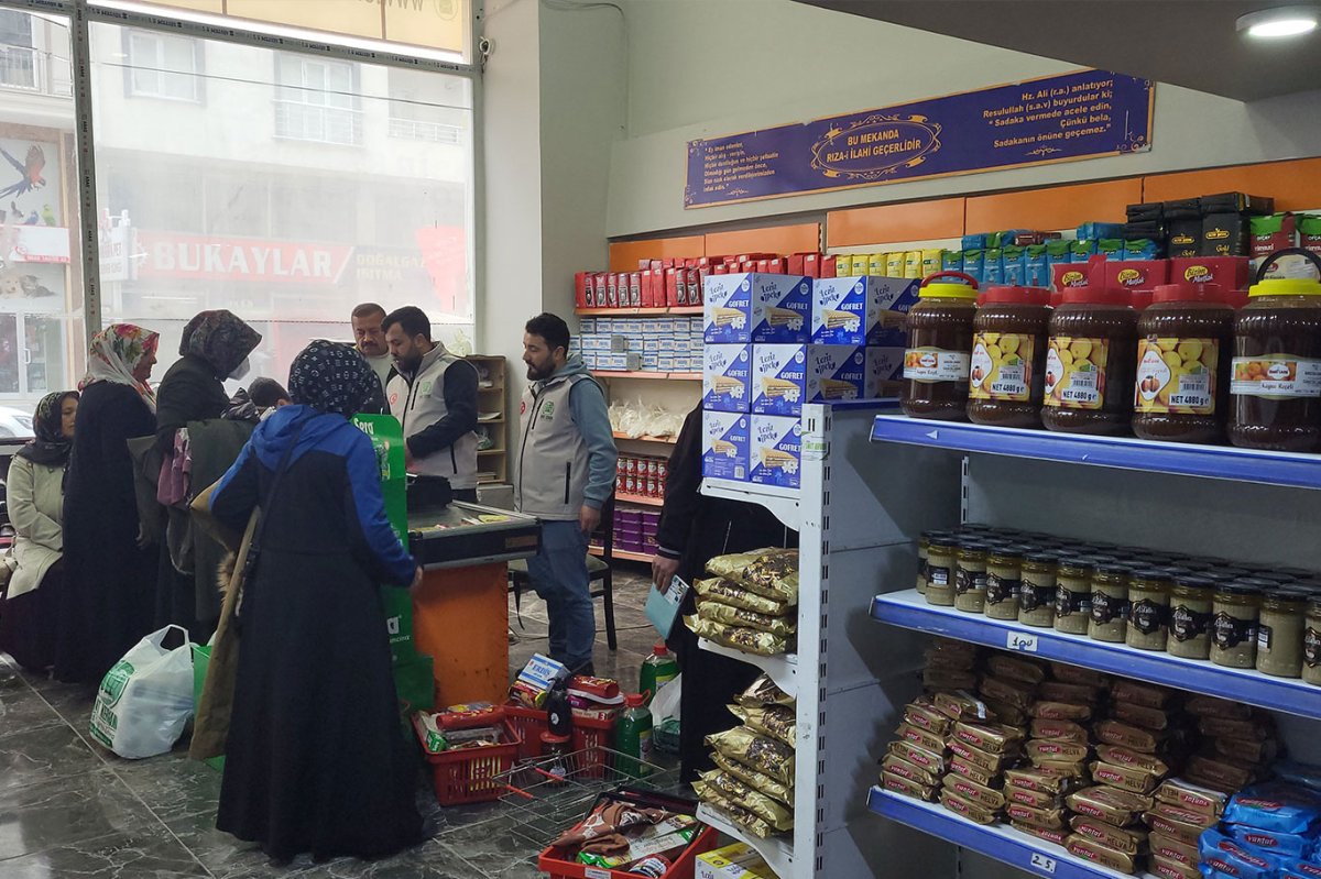 Umut Kervanı Van'da 350 aileye yardım dağıttı