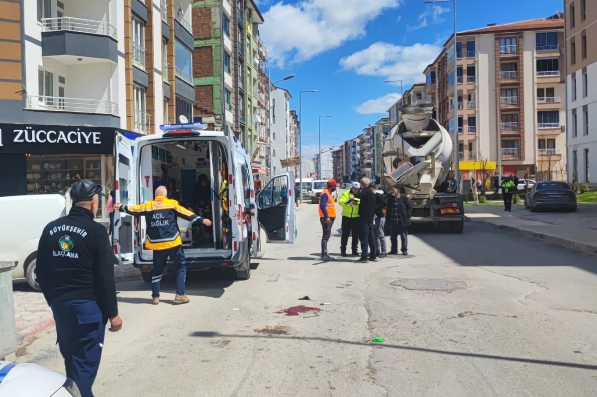 Malatya'da beton mikserinin çarptığı kadın ağır yaralandı