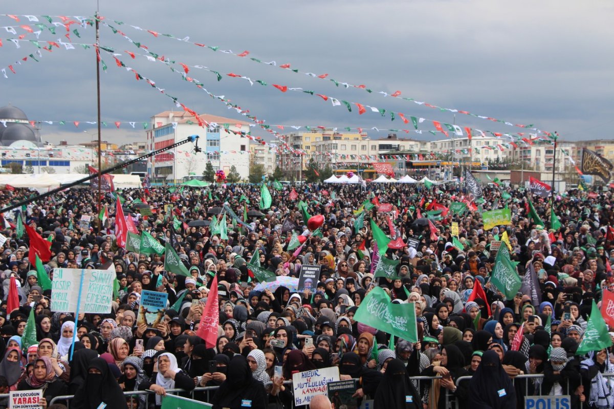 Mevlid-i Nebi mitingine katılan kadınlar: Peygamberimizin aşkından bizi hiçbir engel tutamıyor