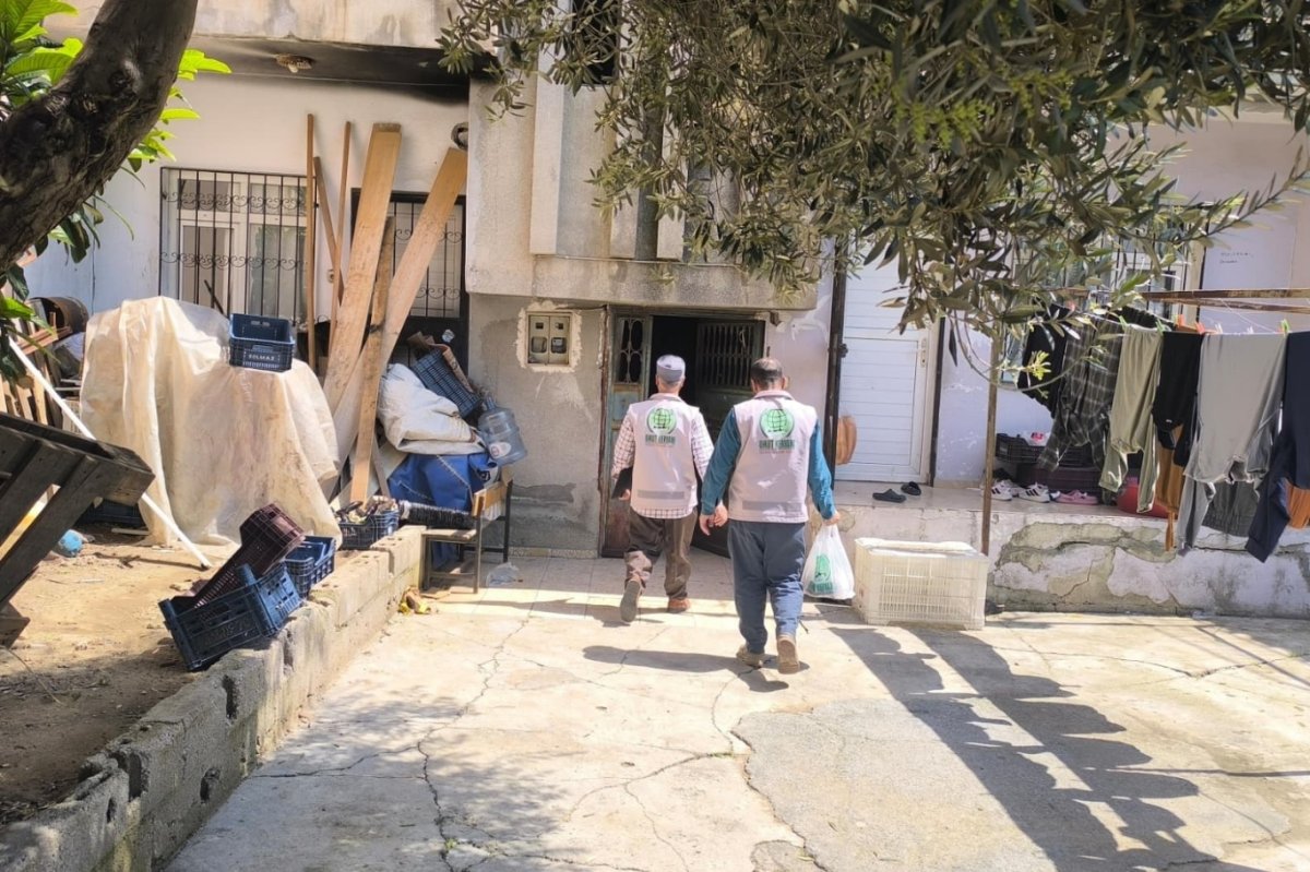 Umut Kervanı’ndan Tarsus'ta ihtiyaç sahiplerine yardım