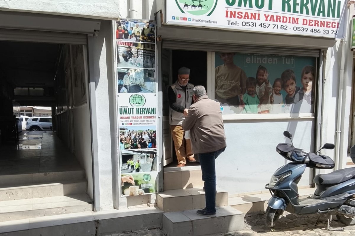 Umut Kervanı’ndan Tarsus'ta ihtiyaç sahiplerine yardım